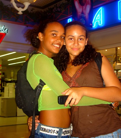 Tite day à la Galleria--> La Family Sistazzz