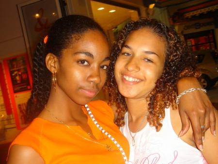 Tite day à la Galleria--> La Family Sistazzz